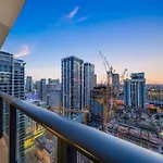 Luxury Downtown 2 Bedroom With Skyline Panorama