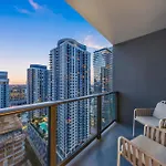 Luxury Downtown 2 Bedroom With Skyline Panorama