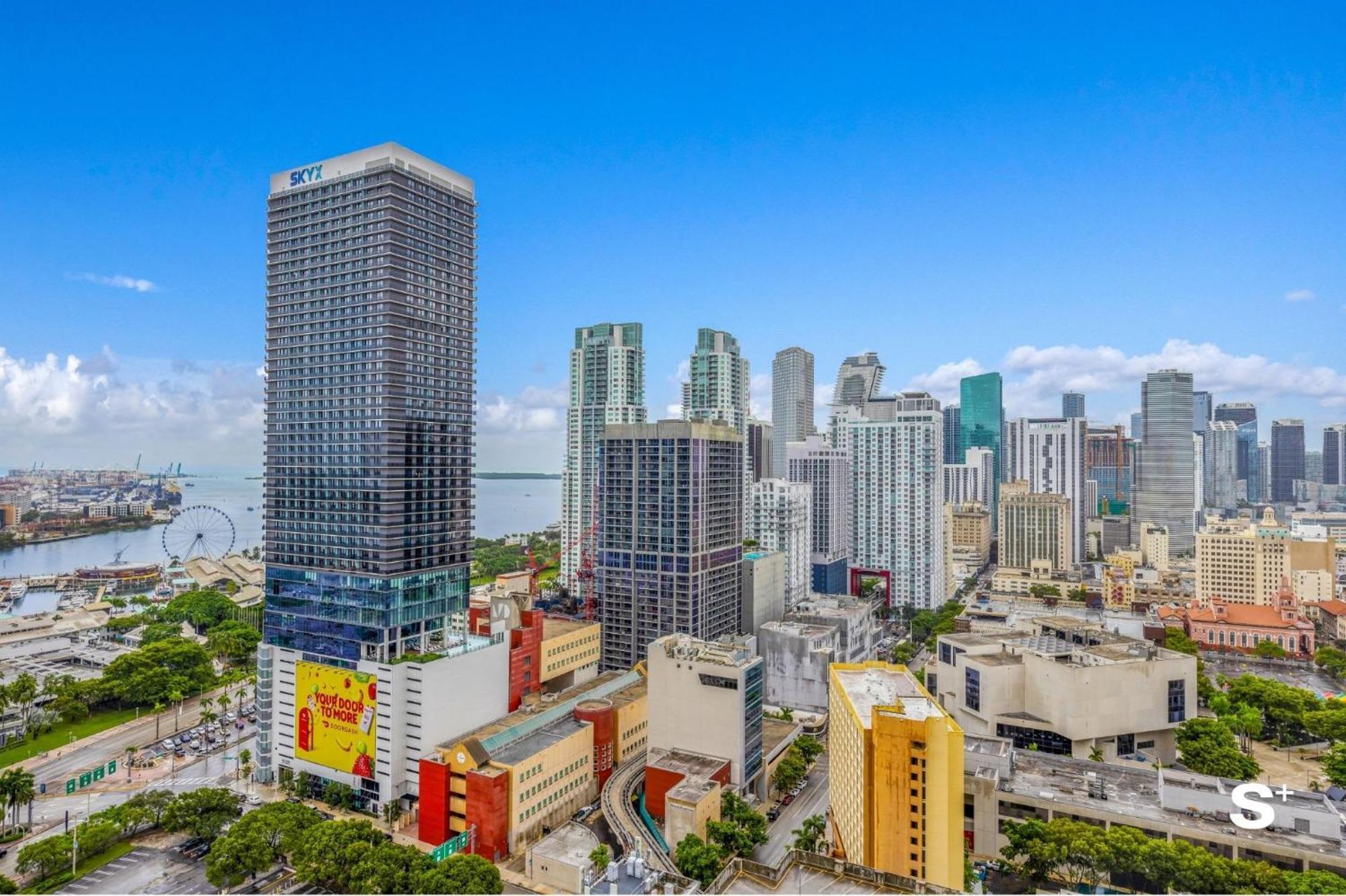 Luxury Downtown 2 Bedroom With Skyline Panorama Apartamento